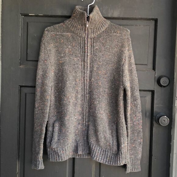 The Contour Zip Sweater With Pockets - Picture 2 of 7